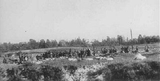 Babi-Yar Jews forced to hand over possessions before being shot in the ravine